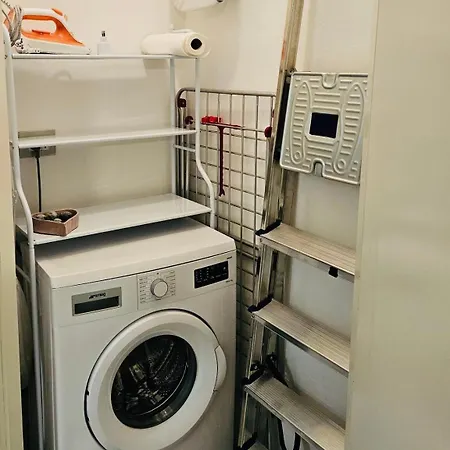 Claudia's Luxurious Garden شقة