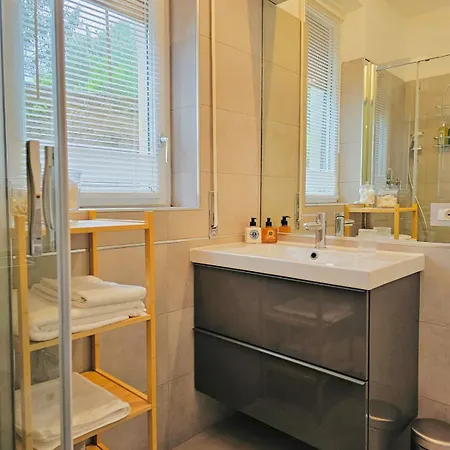 Claudia's Luxurious Garden Διαμέρισμα *