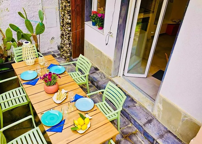 Claudia's Luxurious Garden Lejlighed