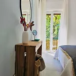 Claudia's Luxurious Garden Appartement *