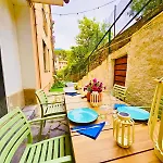 Claudia's Luxurious Garden